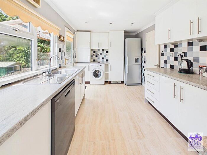 2 Bedroom Mobile Home For Sale In Vicarage Lane, Hoo, ME3