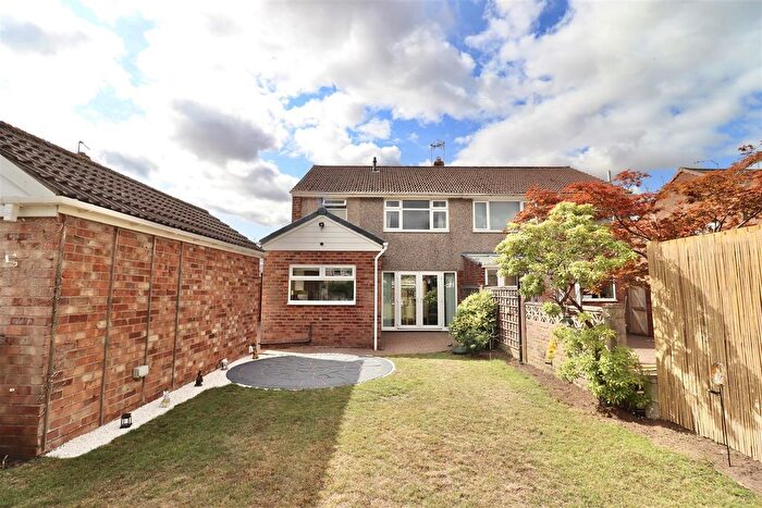 3 Bedroom Semi-Detached House For Sale In Beech Road, Elloughton, HU15
