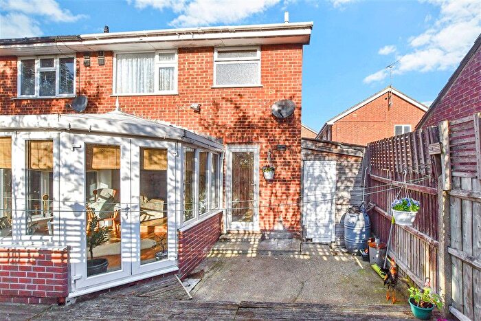 3 Bedroom End Terrace House For Sale In Juniper Close, Ashford, Kent, TN23