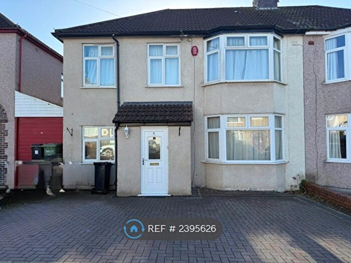 4 Bedroom Semi-Detached House To Rent In Clyde Grove, Filton, Bristol, BS34
