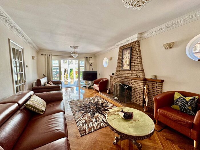5 Bedroom Detached House For Sale In Redbourn Road, Hemel Hempstead, HP2