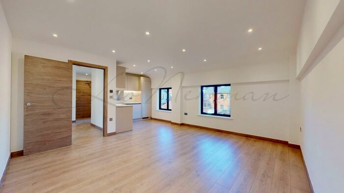 1 Bedroom Flat To Rent In High Street, Esher, Surrey, KT7