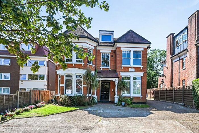 2 Bedroom Flat For Sale In Torrington Park, London, N12
