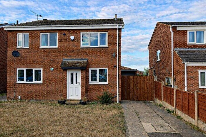 2 Bedroom Semi-detached House To Rent In Barnstone Vale, Wakefield, WF1