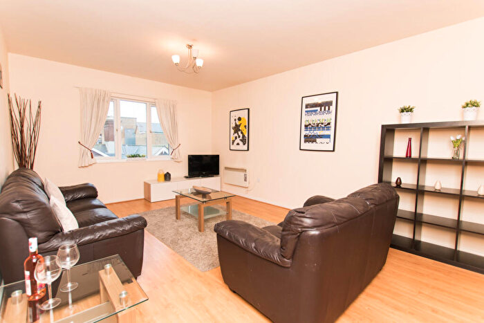 2 Bedroom Flat To Rent In - High Street, RH10