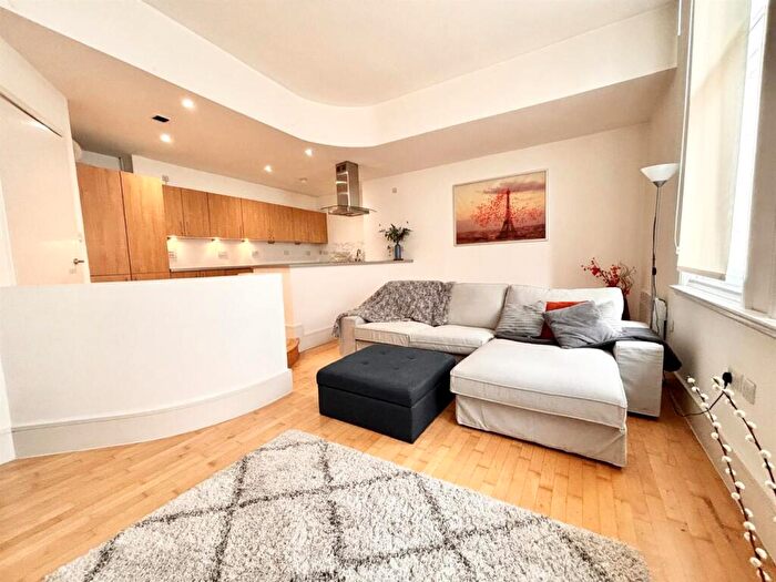 2 Bedroom Apartment To Rent In Tower Building, Water Street, L3