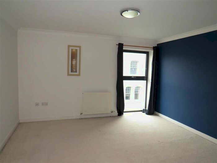 2 Bedroom Flat To Rent In Vauxhall Street, Plymouth, PL4