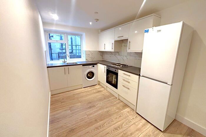 1 Bedroom Flat To Rent In Woking, Surrey, GU21