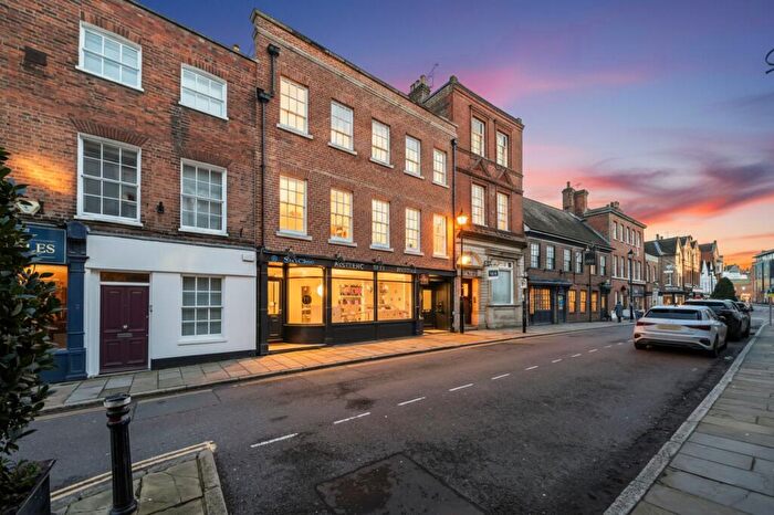 2 Bedroom Flat For Sale In High Street, Eton, SL4