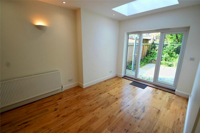 2 Bedroom Flat To Rent In Pleydell Avenue, London, SE19