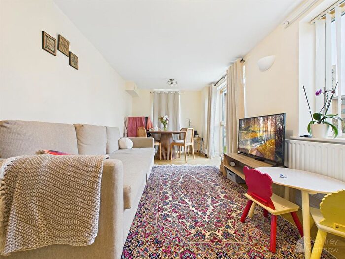 2 Bedroom Flat For Sale In Kilby Road, Close To Stevenage Station, Stevenage, SG1