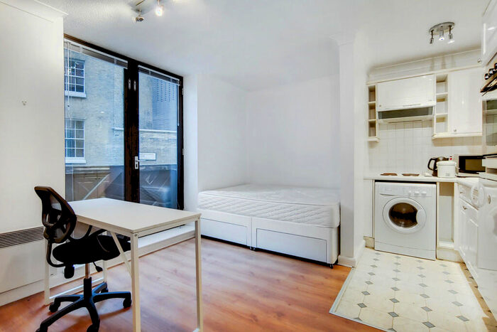 Studio To Rent In Aldersgate Court, London, EC1A
