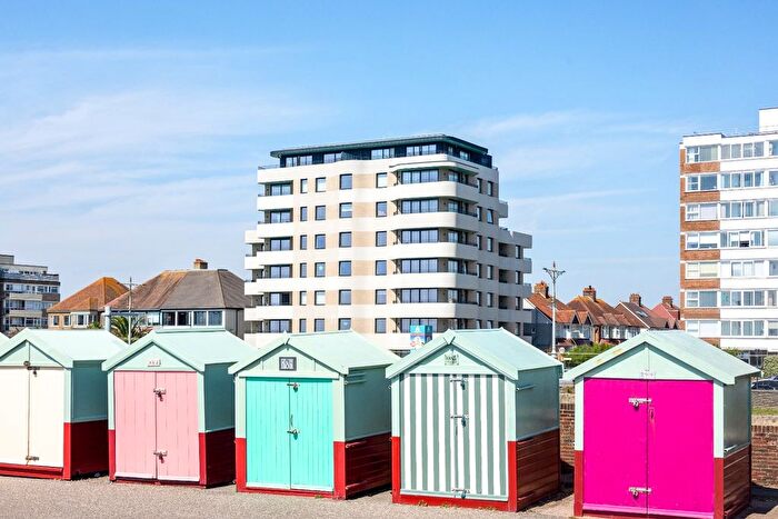 2 Bedroom Flat For Sale In Argentum, - Kingsway, Hove, BN3