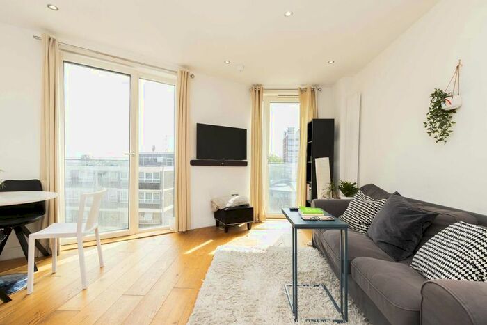 2 Bedroom Flat For Sale In Lovelace Street, London, E8