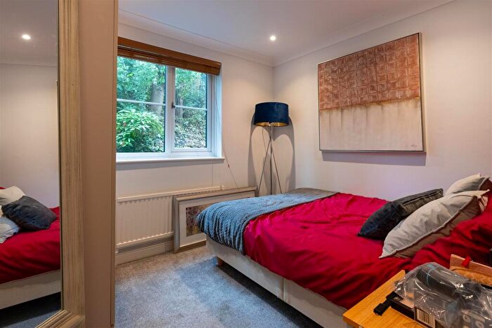 2 Bedroom Apartment For Sale In Sunning House, Sunninghill, SL5