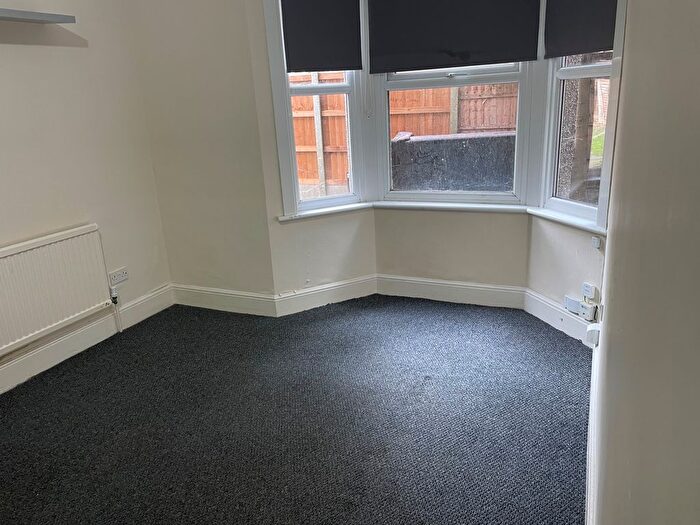 1 Bedroom Flat To Rent In Ceylon Road, Westcliff-On-Sea, SS0