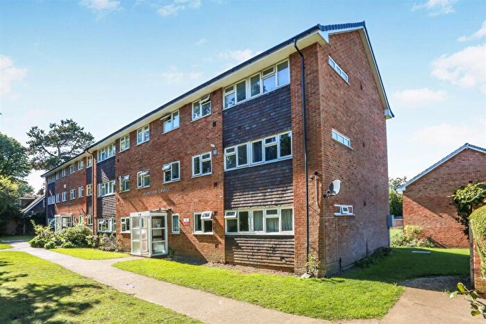 2 Bedroom Flat For Sale In Pampisford Road, South Croydon, CR2