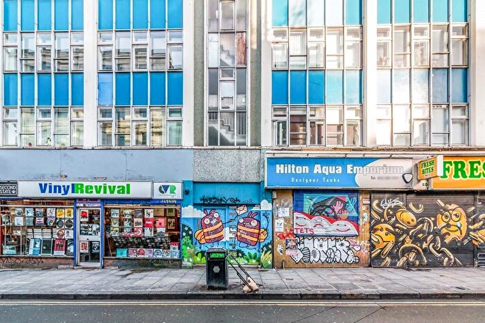 2 Bedroom Apartment To Rent In Hilton Street, Manchester, M4