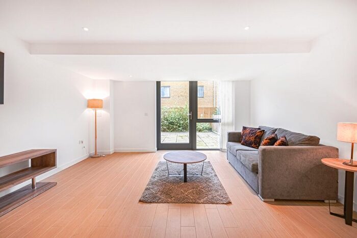 1 Bedroom Flat To Rent In Packington Square, London, N1