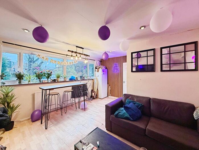 6 Bedroom Terraced House To Rent In Ladybarn Crescent, Manchester, Greater Manchester, M14