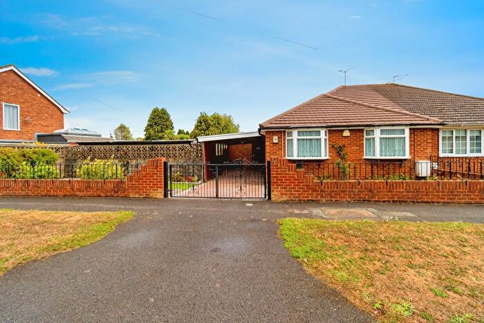 2 Bedroom Bungalow For Sale In Malwood Gardens, Totton, Southampton, Hampshire, SO40