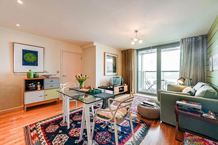 2 Bedroom Flat For Sale In Dancers Way, Greenwich, London, SE8