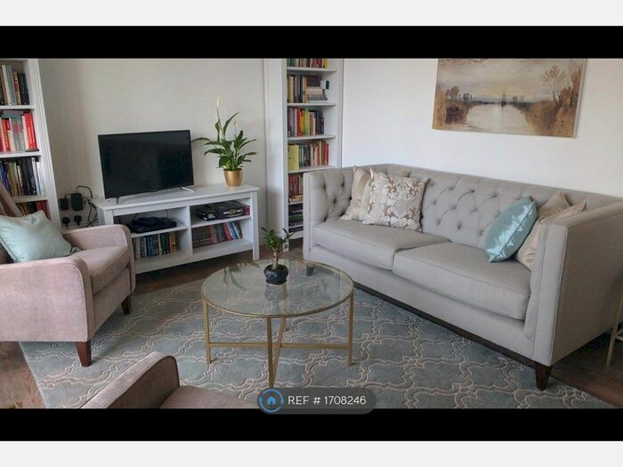 2 Bedroom Flat To Rent In Hawthorn House, London, SE16