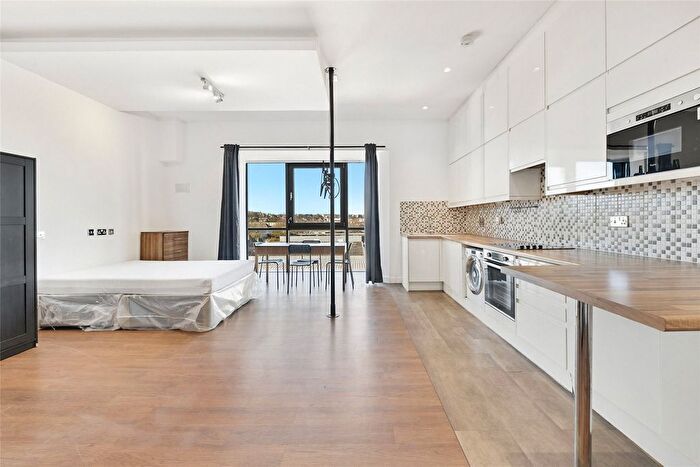 Studio To Rent In Weir Road, London, SW19