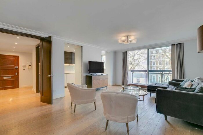 3 Bedroom Flat To Rent In Rutland Gate, London SW7