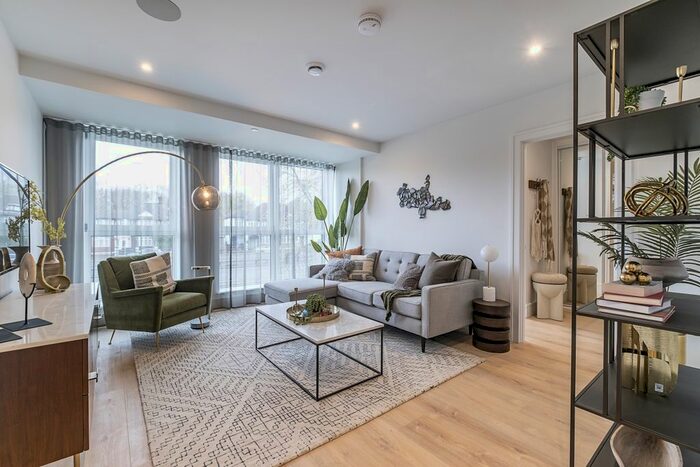 2 Bedroom Flat To Rent In Coombe Hill House, Beverley Way, New Malden, SW20