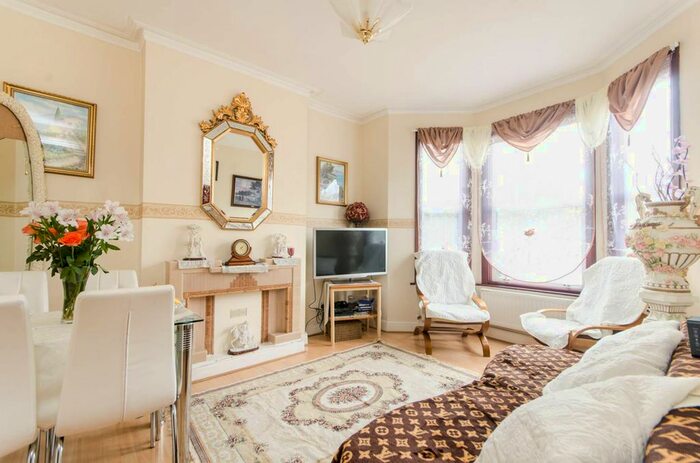 3 Bedroom Flat For Sale In Leghorn Road, Harlesden, London, NW10