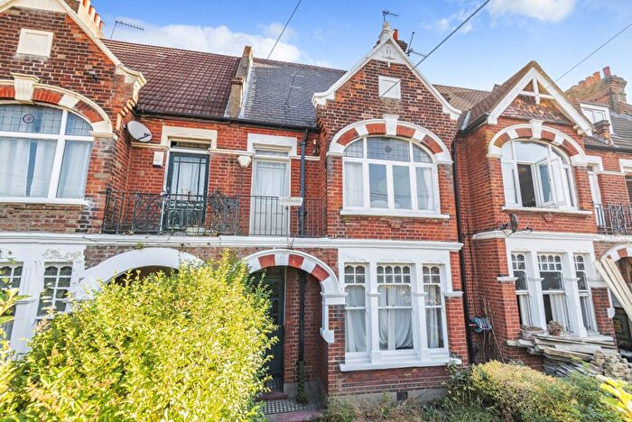 4 Bedroom Detached House To Rent In Gleneldon Road, Streatham, London, SW16