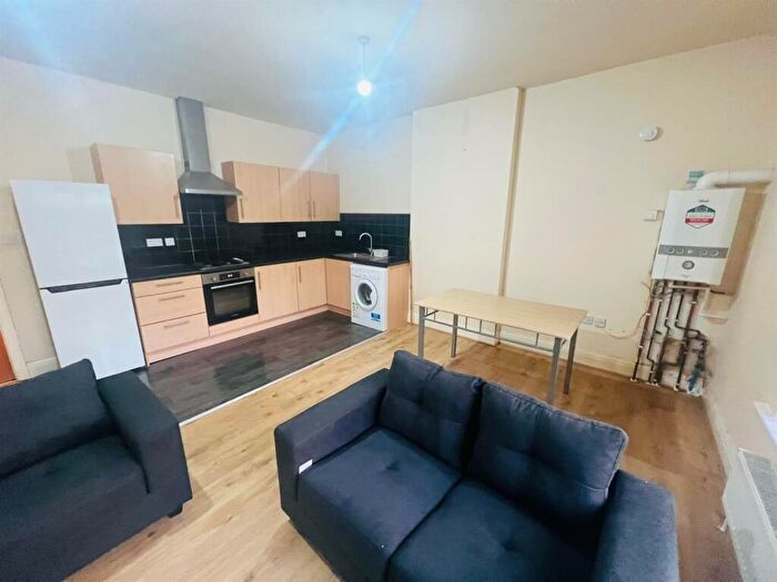 2 Bedroom Apartment To Rent In Kingsway, Manchester, M19