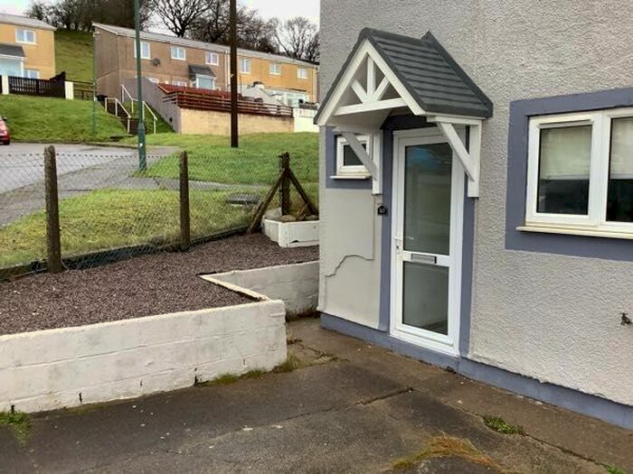 3 Bedroom Terraced House To Rent In Mount Pleasant Estate, Brynithel