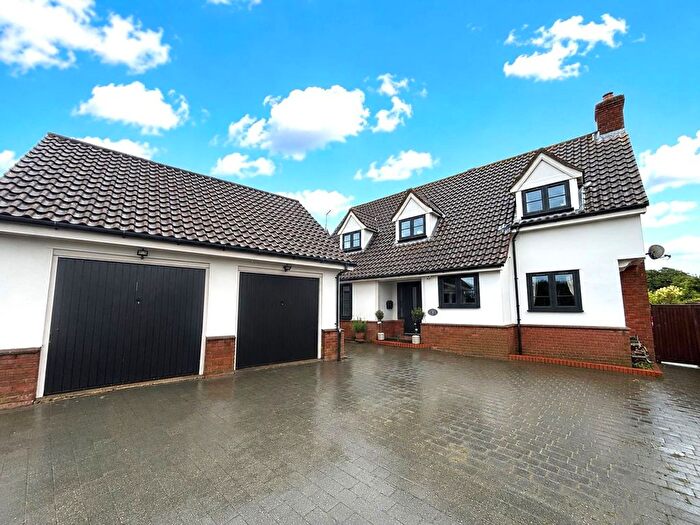 4 Bedroom Detached House For Sale In Orchard Drive, Buxhall, IP14