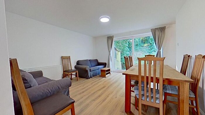 4 Bedroom Terraced House To Rent In Guildford Park Avenue, Guildford, GU2