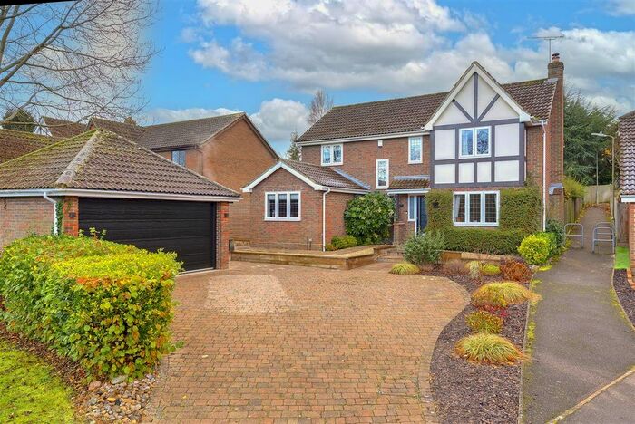 4 Bedroom Detached House For Sale In The Links, Addington, West Malling, ME19