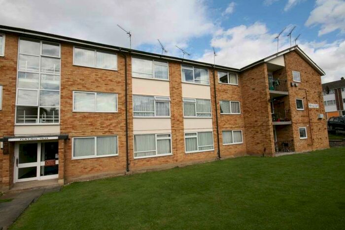 2 Bedroom Flat To Rent In Park Vale Court, The Vale, Brentwood, CM14