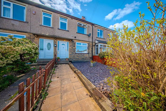 3 Bedroom Terraced House For Sale In Delph Grove, Clayton, Bradford, BD14