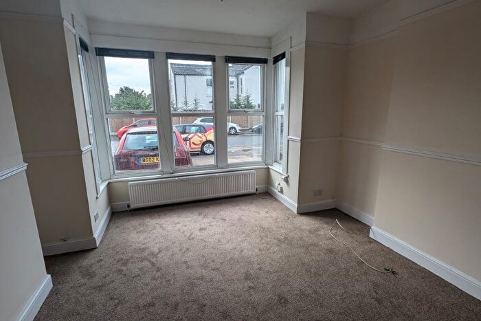 1 Bedroom Flat To Rent In Ambleside Drive, Southend-On-Sea, SS1