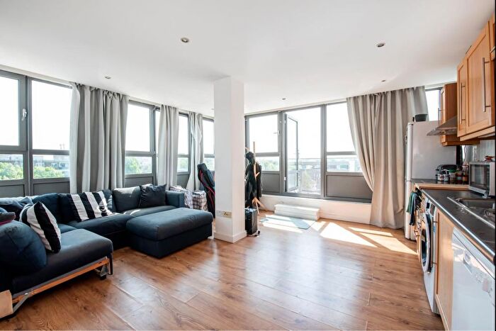 2 Bedroom Flat To Rent In Courtenay House, New Park Road, London, SW2