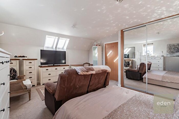 5 Bedroom Detached House For Sale In Whitby Close, Snodland, ME6