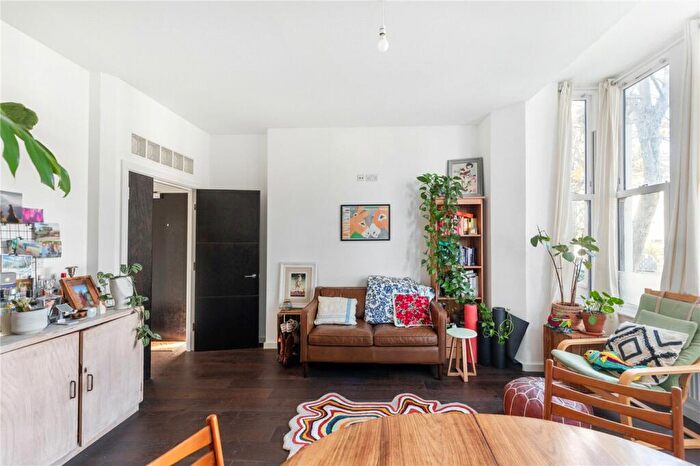 1 Bedroom Apartment To Rent In Queens Drive, London, N4