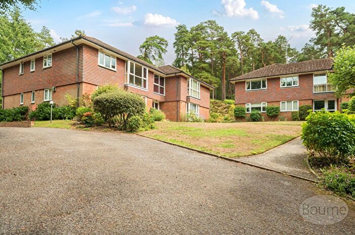 3 Bedroom Flat For Sale In Combe Rise, Latchwood Lane, Farnham, Surrey, GU10