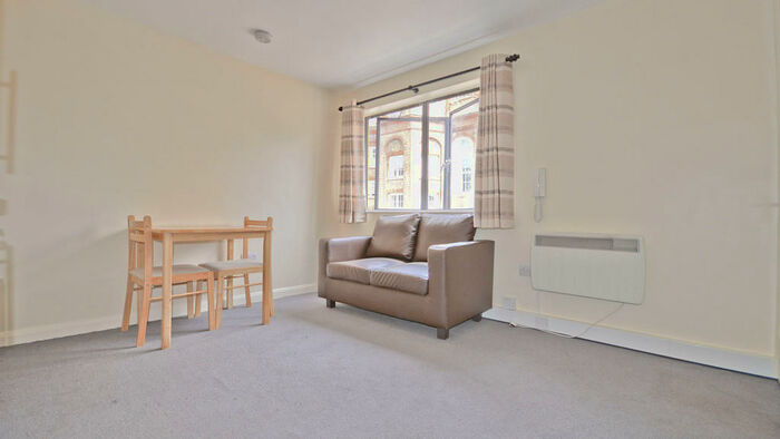 Studio To Rent In Hornsey Road, Holloway, London, N7