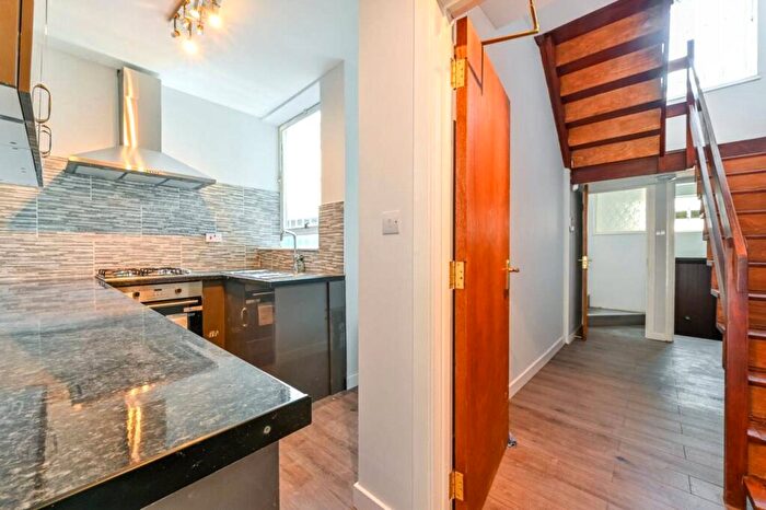 3 Bedroom Apartment To Rent In Boleyn Road, London, N16