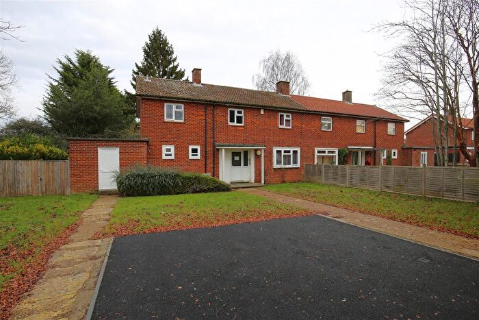3 Bedroom Semi Detached House For Sale In Queen Elizabeth Square, Maidstone, ME15
