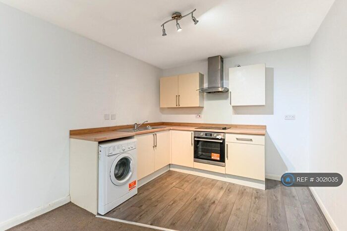 2 Bedroom Flat To Rent In Chatham, Chatham, ME4