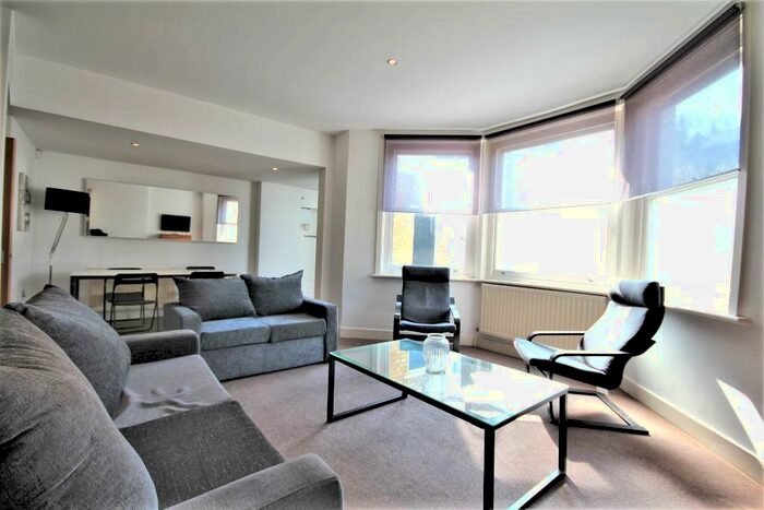 3 Bedroom Flat To Rent In Highbury Grove, Highbury, London, N5