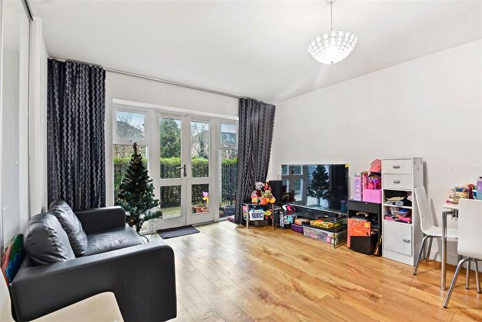 1 Bedroom Flat For Sale In Park Lodge Avenue, West Drayton, UB7